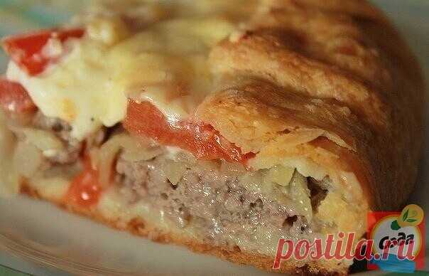 Открытый мясной пирог!

Пирог просто восторг!! нежное картофельное тесто и много-много сочной и ароматной начинки советую попробовать!! Пирог вкусен и горячий и холодный!!

Ингредиенты:

Для теста:
200 гр. картофеля,
200гр. муки,
1 яйцо,
50гр. сливочного масла,
соль.

Для начинки:
500гр. свинины (или фарша),
2 болгарских перца,
1 помидор,
2 небольшие луковицы,,
100 мл. жирных сливок (33-38%),
100 мл. молока,
2 небольших яйца (в заливку),
2 ст.л. томатной пасты,
соль,перец,...