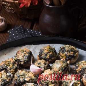 Праздничная закуска: шампиньоны, фаршированные сыром и хлебной крошкой - МирТесен