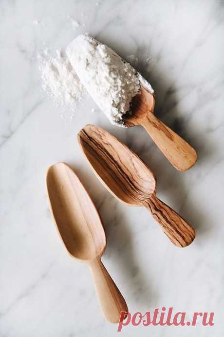 Perfect for flour and sugar, this wood bin scoop set also has a story. Each scoop is hand carved by village artisans in Kenya from beautifully grained wild olive wood. Connected Goods works with…