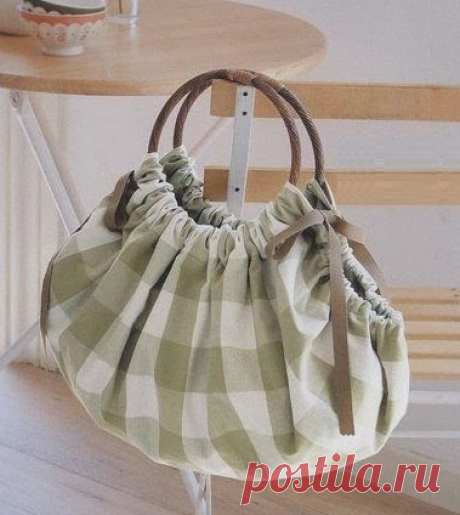 Сумка из прямоугольного отреза ткани, с круглыми ручками.
#простыевыкройки #простыевещи #шитье #сумка #выкройка