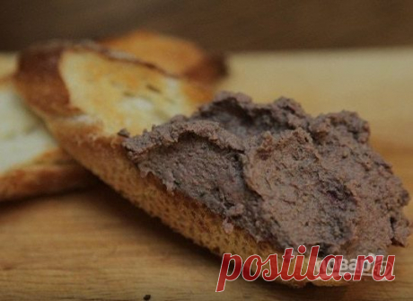 Паштет из куриной печени от Юлии Высоцкой  


Юлия Высоцкая рекомендует подавать этот паштет из куриной печени на гренках со сливочным маслом и бокалом сладкого вина. Если вы хотите добиться более нежной консистенции, протрите его через сито.…