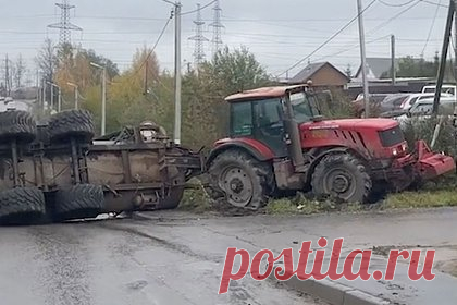Под Петербургом ассенизатор устроил ДТП, залил дорогу фекалиями и попал на видео. По Петербургом ассенизатор с фекалиями устроил ДТП и попал на видео. Авария произошла в деревне Порошкино во Всеволожском районе Ленинградской области. На записи видно, как трактор с ассенизаторским прицепом влетает в легковой автомобиль. По данным канала, после столкновения вся дорога покрылась содержимым цистерны.