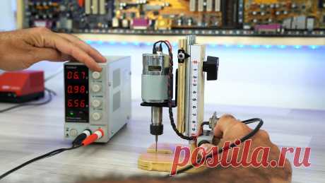 Как сделать мини фрезер с низковольтным питанием для самых различных задач Для тонкой работы по дереву зачастую электроинструмент не подходит. Он снимает за раз слишком много древесины, и его сложно контролировать. Однако если вы сделаете такой мини фрезер, то сможете точно и качественно выполнять даже гравировку по дереву. Материалы: Шариковые направляющие для выдвижных