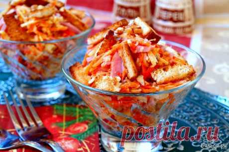Салат &quot;Николь&quot; Салат Николь очень вкусный салат, в котором замечательно сочетаются ветчина, сырая морковь и яблоко. Пикантность салату придают чеснок и твердый сыр. При подаче салат посыпается сухариками, они дополняют общий вкус салата. Подать салат можно порционно или в большом салатнике как в будни, так и на праздничный стол. Советую для салата использовать яблоки кисло-сладких сортов.