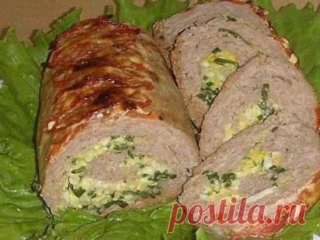 Мясной рулет из фарша.