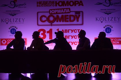 Популярный комик высказался о матерных шутках в Comedy Club. Резидент популярного шоу Comedy Club на канале ТНТ Демис Карибидис высказался о шутках с матом. Шоумен выразил уверенность в том, что некоторым юмористам, таким как Гарик Харламов, нецензурная лексика идет. Он также высказался об использовании мата в своих выступлениях.