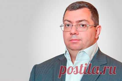 Завершено следствие по первому делу бывшего замдиректора ЦЭНКИ. Следователь предъявил обвинение в окончательной редакции заместителю гендиректора «Центра эксплуатации объектов наземной космической инфраструктуры» по экономике и финансам Марату Арустамову в рамках первого уголовного дела. Ему вменяется получение взятки за финансирование работ, проводимых строительной компанией.