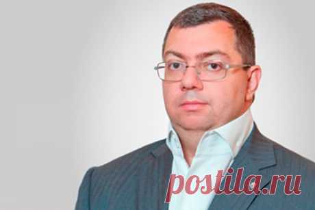 Завершено следствие по первому делу бывшего замдиректора ЦЭНКИ. Следователь предъявил обвинение в окончательной редакции заместителю гендиректора «Центра эксплуатации объектов наземной космической инфраструктуры» по экономике и финансам Марату Арустамову в рамках первого уголовного дела. Ему вменяется получение взятки за финансирование работ, проводимых строительной компанией.
