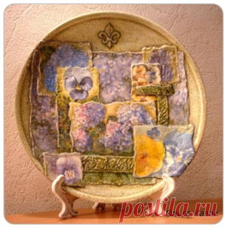 Тарелочка «Флёр-де-лис». Работа с рельефной пастой