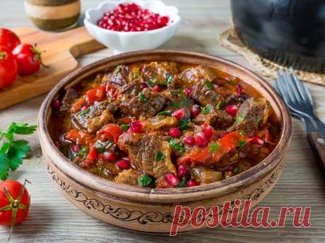 Чашушули Ингредиенты:Говяжья грудинка или голяшка без кости — 1 кгЛуковица средняя — 3 шт. Чеснок — 3 зубчика Сладкий перец — 1 шт.
Помидор средний — 3 шт. Перчик чили — 1 шт.
Молотый кориандр — 1 ч....