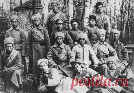 «Красные китайцы»: главные военные преступники Гражданской войны в России Китайцы с самой Октябрьской революции активно участвовали в событиях в России. Сталкиваясь с ними на всех фронтах Гражданской войны, белые неизменно поражались азиатской жестокости «интернационалистов».