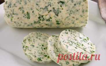Домашнее бутербродное масло с зеленью Домашнее сливочное масло отличается от фабричных свежестью и особенным вкусом. Как только вы попробуете домашнее масло, скорее всего, больше не захотите возвращаться к маслу из магазина.Готовить его не очень сложно, а результат порадует. Такое масло можно мазать на хлеб, а можно добавлять...
