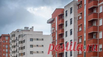 Юрист: перед установкой камеры в доме желательно получить согласие соседей. Вадим Виноградов, доктор юридических наук, профессор, декан факультета права НИУ ВШЭ, рассказал в беседе с RT, законна ли установка видеокамер в подъезде многоквартирного дома. Читать далее