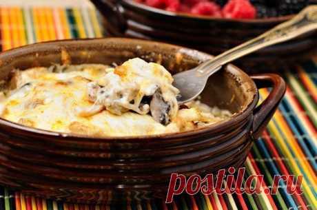 Жульен с курицей и грибами 
Отличный рецепт приготовления жульена с курицей, грибами, луком, сыром и сливками. Ингредиенты 
1/2 шт. курица (грудка) 150 гр. шампиньоны (или лесные) 1 шт. репчатый лук (большого размера) 250 гр. с…