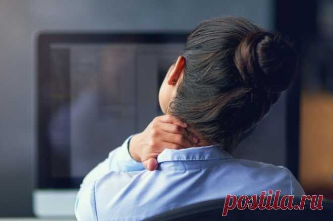 Гимнастика для шеи. Тренер рассказал, как снять напряжение после работы. Затекла шея после трудового дня? Поможет гимнастика. Какая именно — разбирался aif.ru.