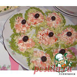 Салат из крабового мяса на овощной подушке