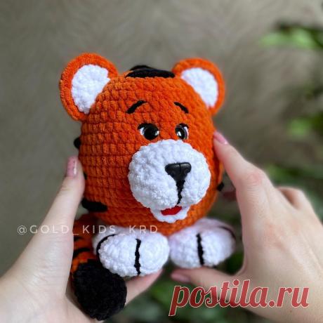 PDF Тигряша крючком. FREE crochet pattern; Аmigurumi animal patterns. Амигуруми схемы и описания на русском. Вязаные игрушки и поделки своими руками #amimore - плюшевый тигр, тигренок из плюшевой пряжи, котик, кот, кошечка, кошка, котенок.