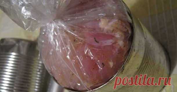 Положи в жестяную банку рукав с куриным мясом. Через час ты получишь королевское блюдо!