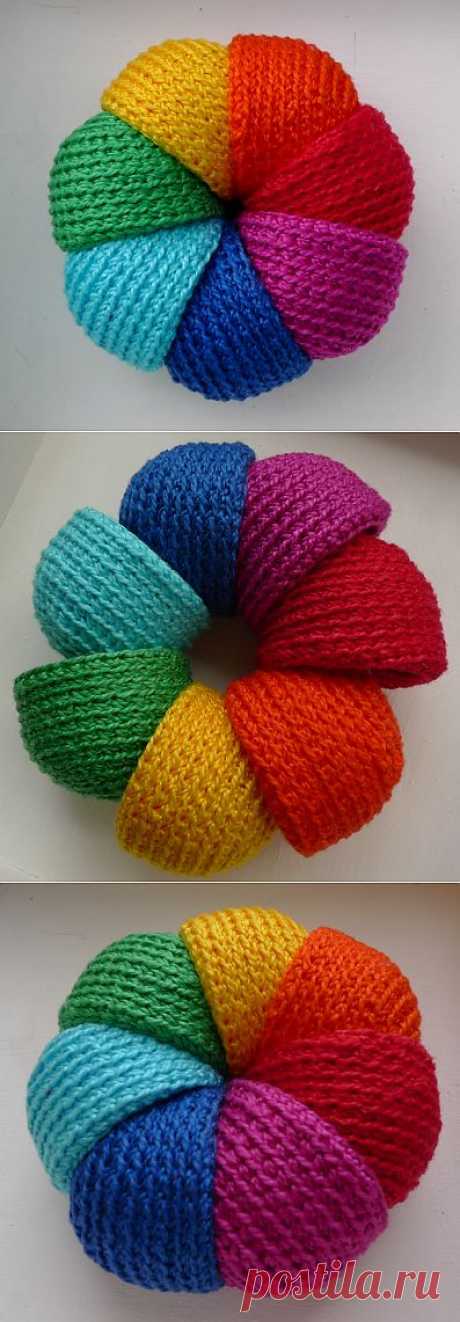 Мастерская Колючки: Вязаная игрушка &quot;Радужный цветок&quot;