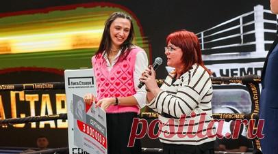 Федерация бокса России вручила Ласицкене сертификат на 3 млн рублей. Генеральный секретарь Федерации бокса России Татьяна Кириенко во время турнира «Ночь чемпионов IBA» вручила олимпийской чемпионке по прыжкам в высоту Марии Ласицкене денежный сертификат на сумму 3 млн рублей. Читать далее