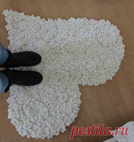 Нежный коврик из розочек, связанных крючком. Это восхитительно! 






И немного о том, как сделать такую красоту:)
В работу мастерицы Тины из Германии я просто влюблена! Не знаю, хватит ли у меня терпения вывязать столько цветочков, но желание необыкновенное, при…