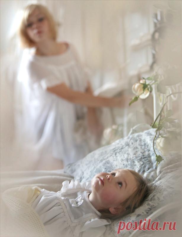 Как хорошо жить с ангелом на свете, когда он тихо дремлет за плечом. Целует нежно душу на рассвете и поворачивает мир к тебе лицом!