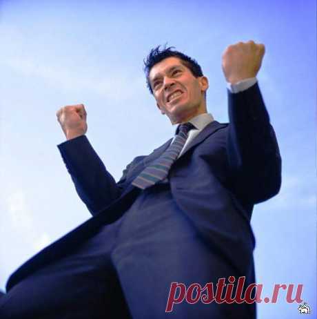 “Важно уметь пожертвовать тем, кто вы есть, ради того, кем вы можете стать.” Чарльз Дюбуа.
Иногда необходимо набраться мужества и решиться на большие жертвы. Главное – вера в то, что у вас все получится. Если вы не готовы поставить все на кон и встретиться лицом к лицу с вашими страхами и сомнениями, все возможности пройдут мимо.