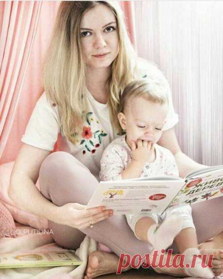 Сегодня 23 января, а значит, пришла пора подводить итоги конкурса #miffriends. На этот раз победителем становится Ольга Путилина. А если вы вдруг пропустили, напоминаем условия конкурса. Все, что вам нужно, - это выкладывать фотографии своих детей с книгами МИФа и тегом #miffriends. Каждый месяц, 23го числа, мы выбираем автора самой интересной фотографии, которому дарим ЛЮБУЮ книгу МИФа. Важно! Участвуют все соцсети (Instagram, VK, FB).
