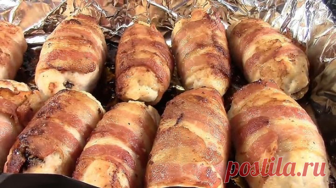 Куриные рулетики с черносливом в беконе.  Праздничный рецепт  мяса .