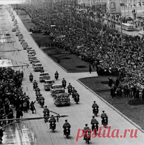 Кортеж первого в мире космонавта Юрия Алексеевича Гагарина. Москва - 14 апреля 1961 год  |  И Сонина - Редкий кадр | OK.RU