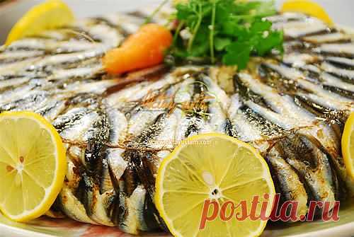 Пилав с хамсой ( Hamsi Pilavı )
Довольно интересный и оригинальный способ приготовления плова с рыбой.