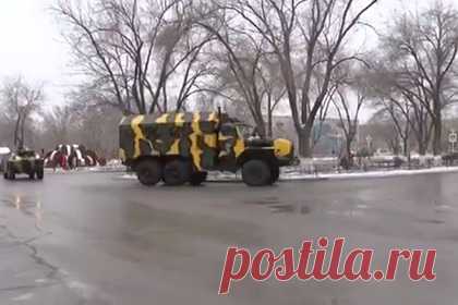 Улицы Байконура начала патрулировать российская бронетехника. Улицы города Байконур в Казахстане начала патрулировать российская бронетехника. Был введен сигнал «Гром», в соответствии с которым правоохранительные органы комплекса «Байконур» работают в усиленном режиме несения службы. В Байконуре с 7 по 19 января ввели ограничения на передвижение в ночное время.