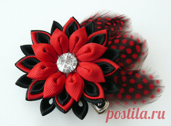 Kanzashi fabric flower hair clip with feathers. Red and от JuLVa