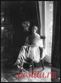 blueblackdream:Bassano, Anna Pavlova, whole-plate glass negative, 28 June 1920, © National Portrait Gallery, London