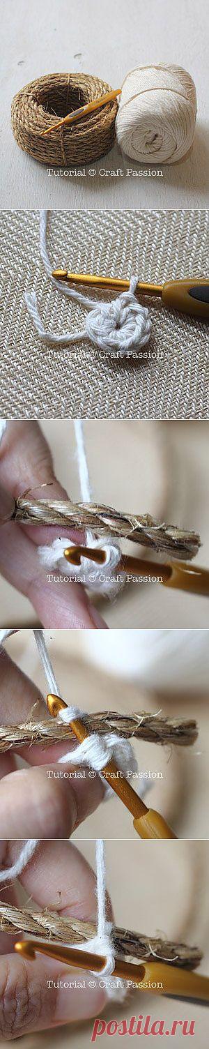 Интересная корзинка из веревки с обвязкой крючком. Мастер-класс.