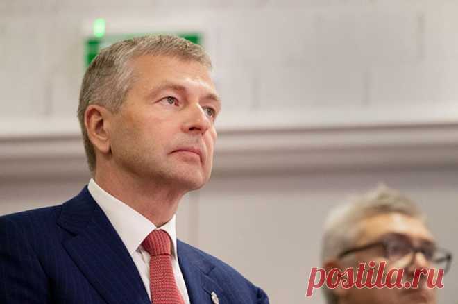 CNBC: миллиардер Рыболовлев проиграл суд аукционному дому Sotheby's. Олигарх обвинял аукционный дом в содействии завышению цен на произведения искусства.