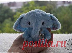 Мамонтенок. Мягкая игрушка. Выкройка.
Вот что нам понадобится: 

1. Выкройка
2. Мех искусственный
3. Хлопок для внутренней части ушка
4. Немного белого фетра для глазок
5. Глазки стеклянные
6. Диски - 2 шт
7. Шплинты О-образные - 2 шт
8. Шайбочки - 2 шт 

Размер не пишу так как каждый выберет под рост своего мамонтенка
9. Металлический гранулят
10. Наполнитель (у меня холофайбер)
11. Ленточки, шармики и т.д. чем бы хотелось украсить