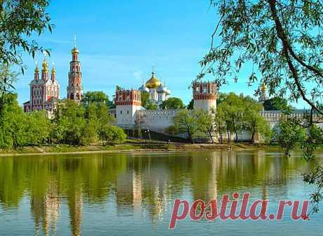 The history of the monastery is closely connected with the history of the miraculous image of Our Lady of Smolensk, according to the legend written by St. Luke with the blessing of the Blessed Virgin. Grand Prince of Moscow Vasily III founded a monastery on a vow in 1524 after the return of Smolensk to the Russian state. And today, in the heart of the monastery ensemble we see the powerful head of the Smolensk Cathedral - the witness of those times.