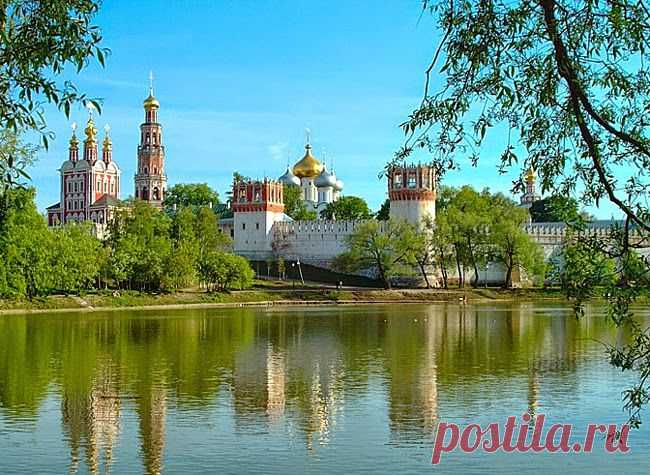 The history of the monastery is closely connected with the history of the miraculous image of Our Lady of Smolensk, according to the legend written by St. Luke with the blessing of the Blessed Virgin. Grand Prince of Moscow Vasily III founded a monastery on a vow in 1524 after the return of Smolensk to the Russian state. And today, in the heart of the monastery ensemble we see the powerful head of the Smolensk Cathedral - the witness of those times.