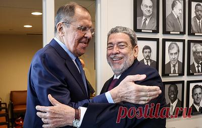 Лавров подарил главе МИД Сент-Винсента и Гренадин тульские пряники. Официальный представитель МИД РФ Мария Захарова заявила, что Ральф Гонсалвес их очень любит