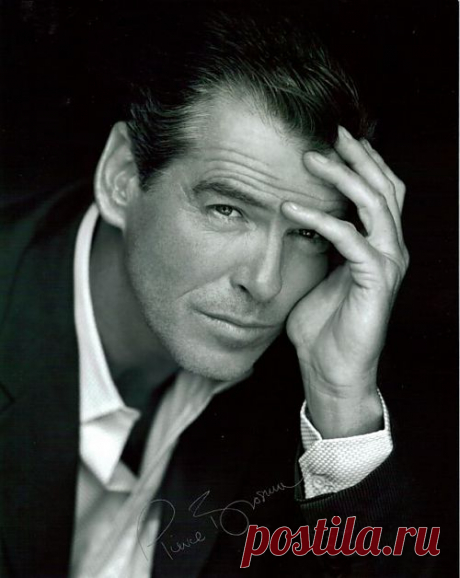 Я ощутил ее горячее дыханье.Какой безделицей забилась голова?Ну, что с того? В чем смысл замирания моей души! Душа мертва..Но стоп! Набатом сердце било,Волнуясь,кровь в артериях текла,Душа воскресла! Душу оживило прикосновение женского тепла.