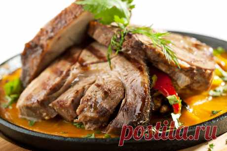 И в пир, и в мир: 10 горячих мясных блюд к праздничному и повседневному столу | Рецепты от 7dach | Дзен