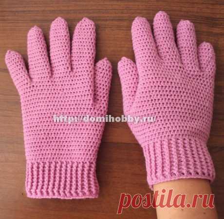 Перчатки крючком 

Для вязания подберите тонкую шерстяную пряжу и крючок № 2,5.
Наберите цепочку воздушных петель равной по длине окружности запястья + 1см для свободного одевания перчатки. Соедините цепочку в кольцо соединительным столбиком и для начала вязания первого ряда сделайте 3 возд. петли подъема. Первый ряд вяжите ст. с/н и закончите ряд соед. петлей в последнюю петлю подъема. Далее для вязания второго ряда сделайте 2 возд. петли подъема и вяжите узор резинки, че...