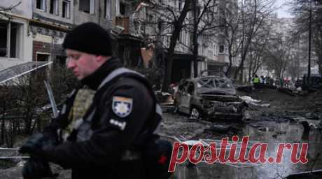 Глава Нацполиции Украины раскритиковал идею о вручении повесток полицейскими. Наделение сотрудников полиции полномочиями по вручению повесток призывникам нагрузит и без того загруженный аппарат внутренних дел Украины. Такое мнение высказал глава Национальной полиции страны Иван Выговский. Читать далее