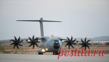 Франция начала использовать военно-транспортную авиацию для тушения пожаров. Власти Франции в порядке эксперимента задействовали военно-транспортный самолет A400M для тушения лесных пожаров на юге страны. Об этом в эфире BFMTV заявил министр внутренних дел республики Лоран Нуньес. По его словам, была проведена ...