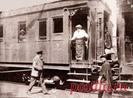Старый Солнечногорск 1910 год остановка поезда на Николаевской  железной дороге. Бывшей Петербурго -Московской и будущей Октябрьской...