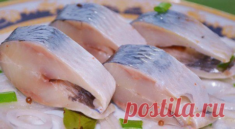 Селедочка домашнего посола. Очень-очень просто, быстро и вкусно! Ставьте &quot;Класс!&quot;, и рецепт сохранится на вашей страничке.