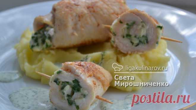 Рулет из куриного филе с чесноком и мягким сыром - рецепт пошаговый с фото