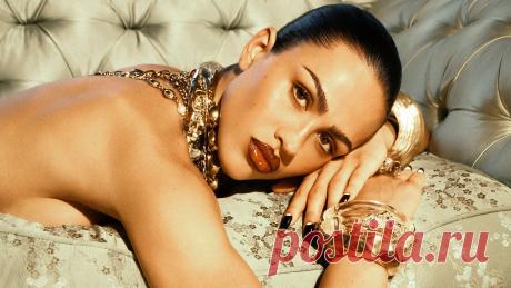 Редакторы Allure назвали 42 средства для очищения, увлажнения, защиты и ухода за проблемной кожей.