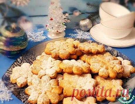 Печенье "Снежинки"/ Сахар — 90 г
==Маргарин — 90 г
==Сметана — 90 г
==Мука пшеничная / Мука — 260 г
==Разрыхлитель теста — 0,5 ч. л.
==Соль — 1 щепот.
==Ванильный сахар — 1 ч. л.
==Сахарная пудра (для посыпки) — 1 ст. л.